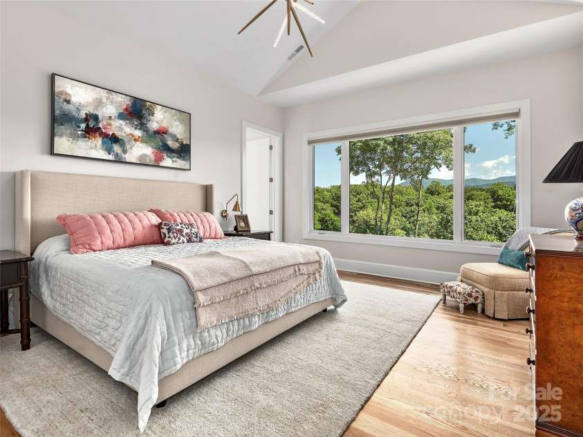 162 Riverbend Forest Drive, Asheville, NC 28805.  MLS# CAR4238512, YatesRealty ID 18754. 