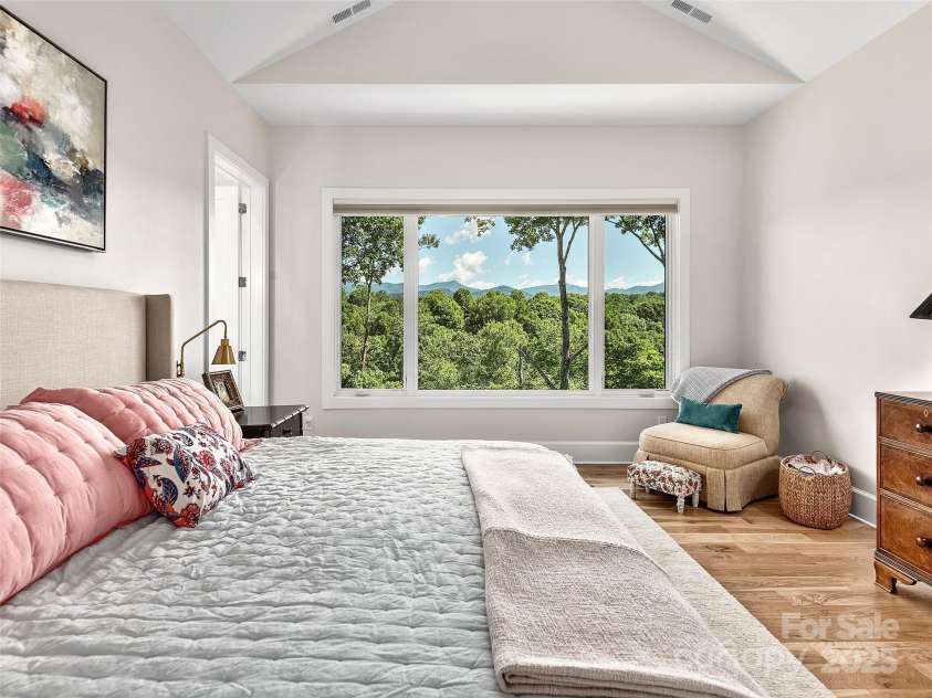 162 Riverbend Forest Drive, Asheville, NC 28805.  MLS# CAR4238512, YatesRealty ID 18754. 