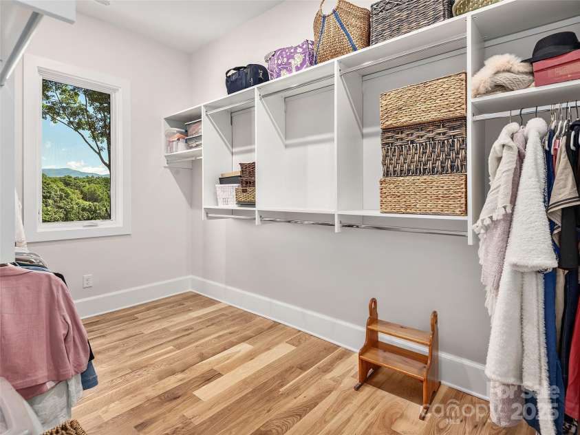 162 Riverbend Forest Drive, Asheville, NC 28805.  MLS# CAR4238512, YatesRealty ID 18754. 