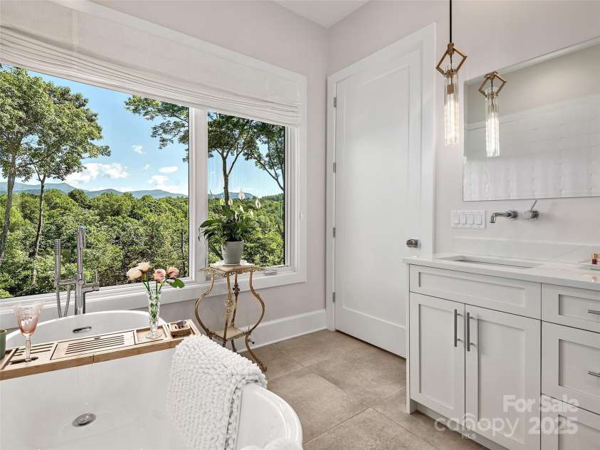 162 Riverbend Forest Drive, Asheville, NC 28805.  MLS# CAR4238512, YatesRealty ID 18754. 