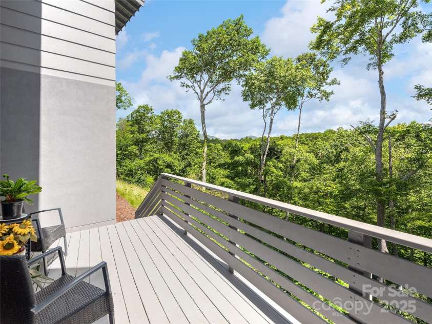 162 Riverbend Forest Drive, Asheville, NC 28805.  MLS# CAR4238512, YatesRealty ID 18754. 