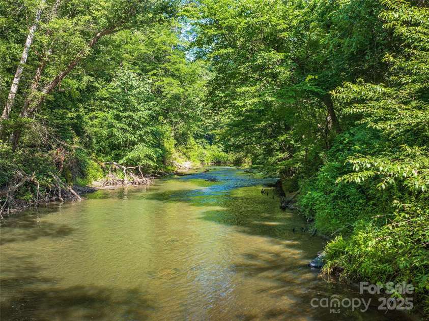 162 Riverbend Forest Drive, Asheville, NC 28805.  MLS# CAR4238512, YatesRealty ID 18754. 