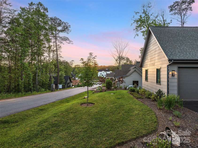 162 Riverbend Forest Drive, Asheville, NC 28805.  MLS# CAR4238512, YatesRealty ID 18754. 