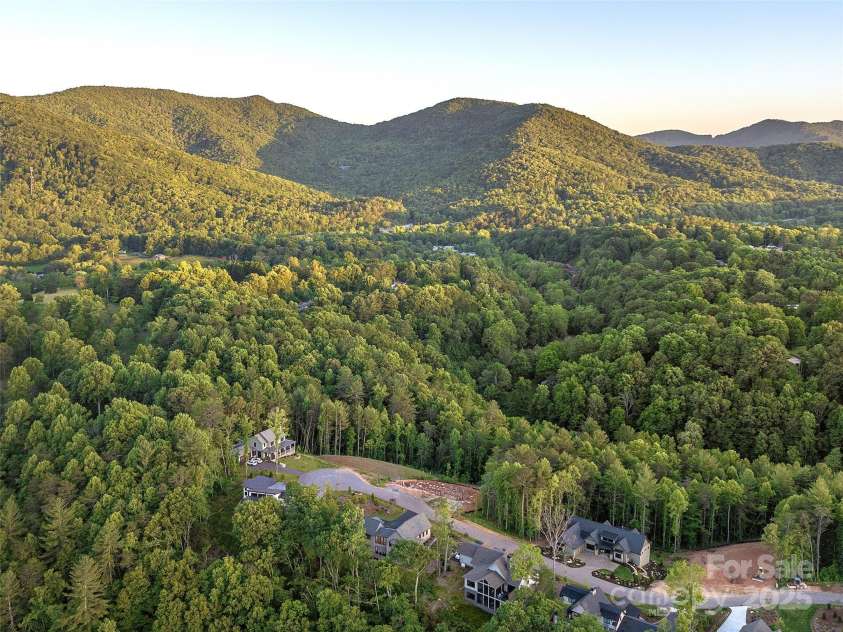 162 Riverbend Forest Drive, Asheville, NC 28805.  MLS# CAR4238512, YatesRealty ID 18754. 