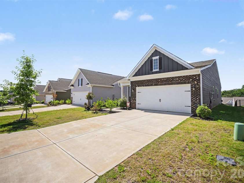 1737 Otter Perch Lane, Fort Mill, SC 29715.  MLS# CAR4402441, YatesRealty ID 18754. 