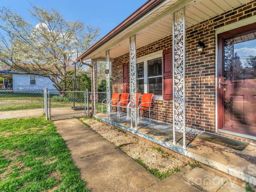 251 Reid Street, Marion, NC 28752.  MLS# CAR4360819, YatesRealty ID 18755. 