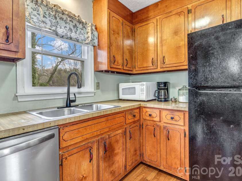251 Reid Street, Marion, NC 28752.  MLS# CAR4360819, YatesRealty ID 18755. 