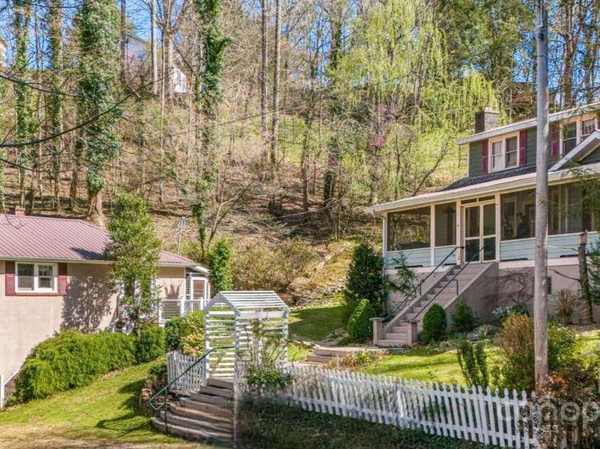 153 Skyway Drive, Marshall, NC 28753.  MLS# CAR4239069, YatesRealty ID 18756. 