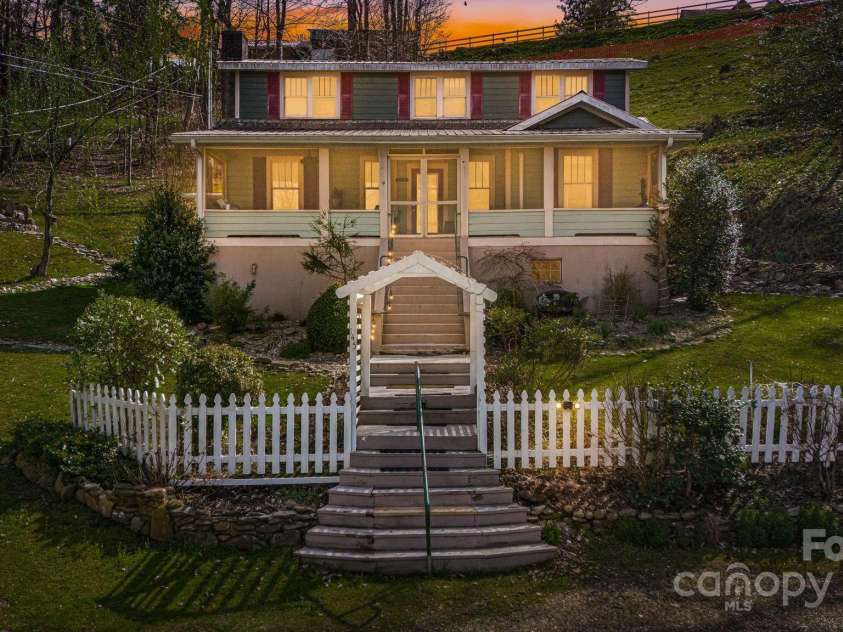 153 Skyway Drive, Marshall, NC 28753.  MLS# CAR4239069, YatesRealty ID 18756. 