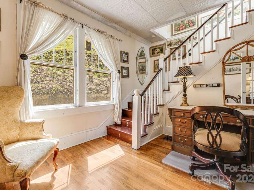 153 Skyway Drive, Marshall, NC 28753.  MLS# CAR4239069, YatesRealty ID 18756. 