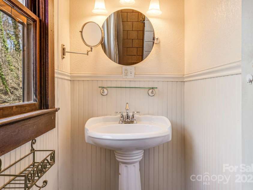 153 Skyway Drive, Marshall, NC 28753.  MLS# CAR4239069, YatesRealty ID 18756. 