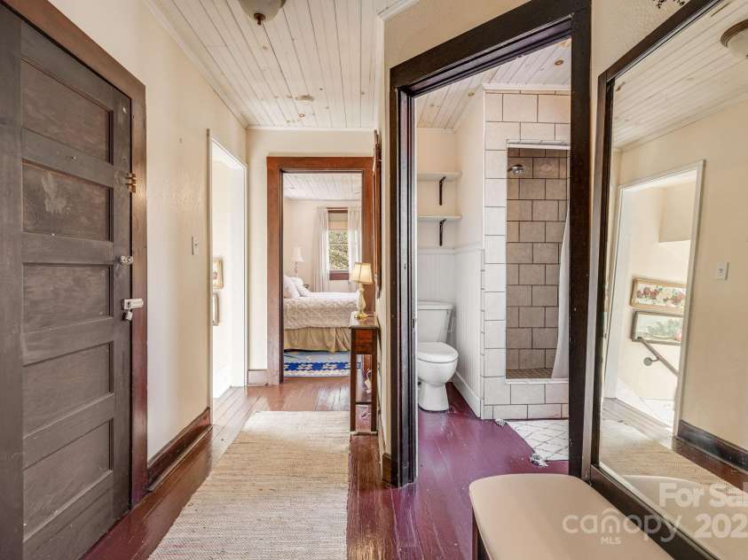 153 Skyway Drive, Marshall, NC 28753.  MLS# CAR4239069, YatesRealty ID 18756. 