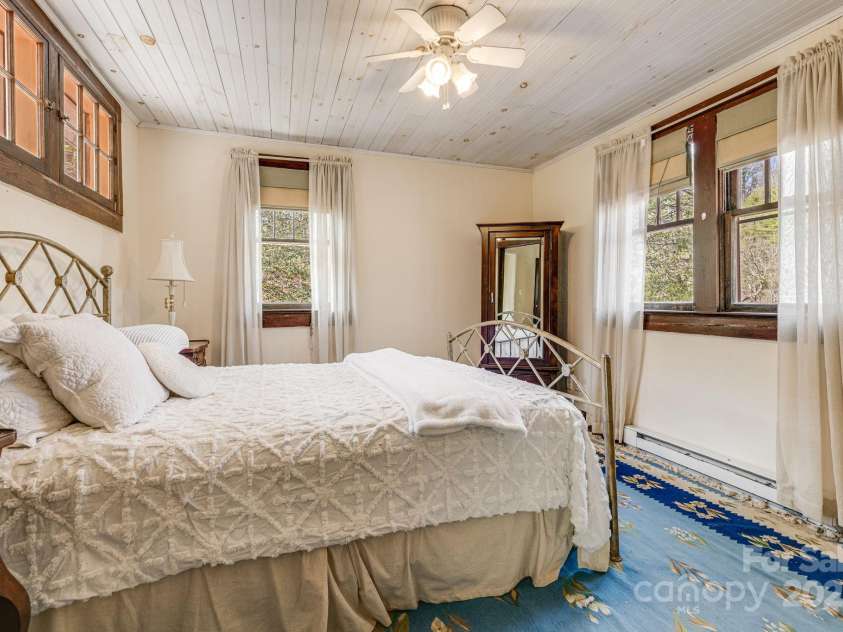 153 Skyway Drive, Marshall, NC 28753.  MLS# CAR4239069, YatesRealty ID 18756. 