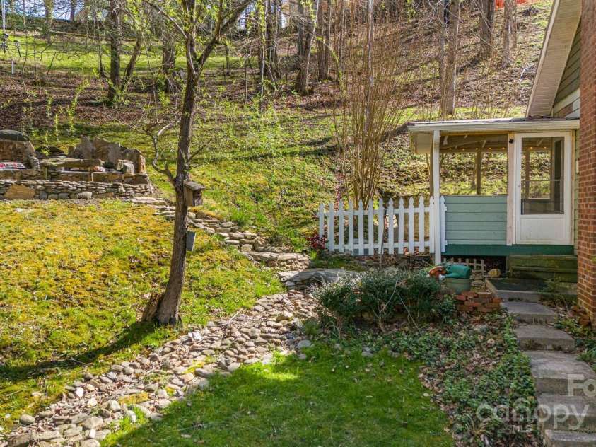 153 Skyway Drive, Marshall, NC 28753.  MLS# CAR4239069, YatesRealty ID 18756. 