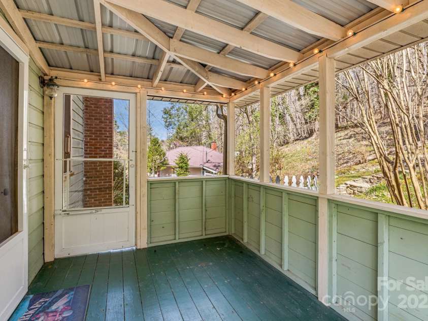 153 Skyway Drive, Marshall, NC 28753.  MLS# CAR4239069, YatesRealty ID 18756. 