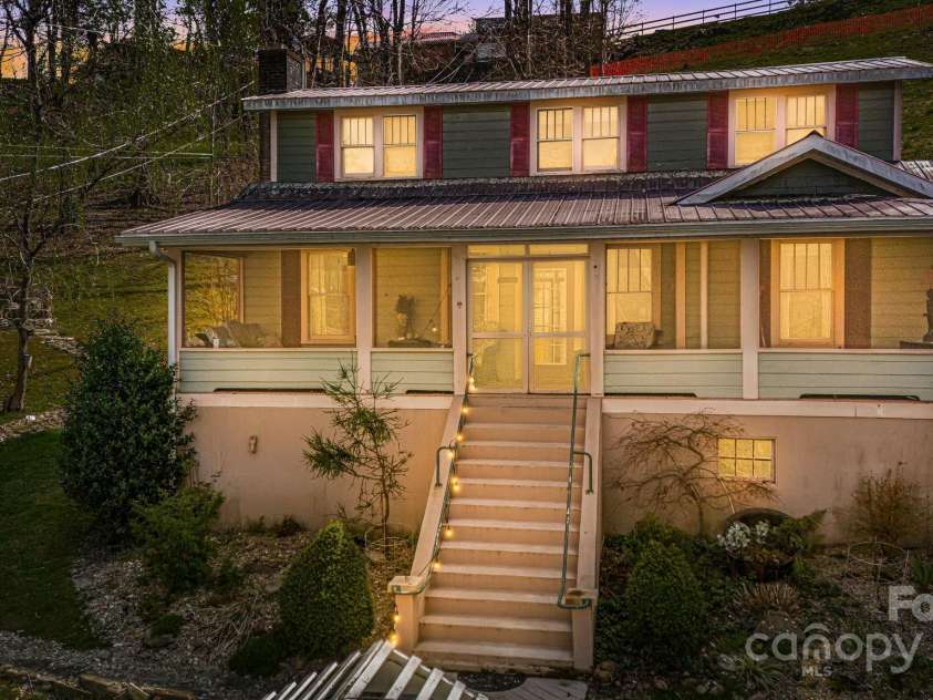 153 Skyway Drive, Marshall, NC 28753.  MLS# CAR4239069, YatesRealty ID 18756. 