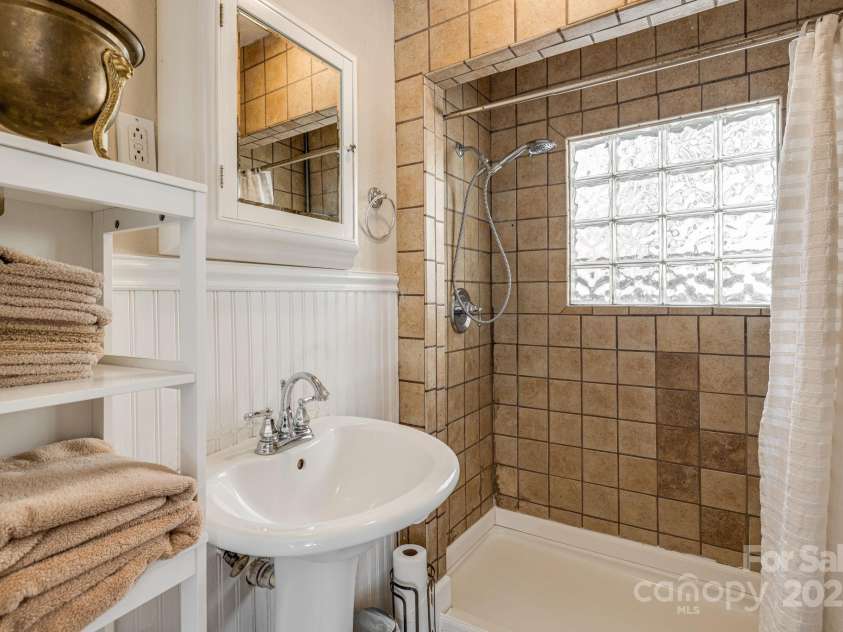 153 Skyway Drive, Marshall, NC 28753.  MLS# CAR4239069, YatesRealty ID 18756. Garage Apt Bathroom