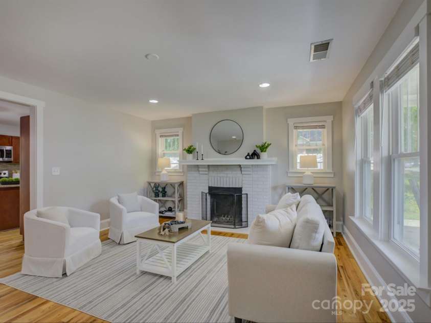1324 35th Street, Charlotte, NC 28205.  MLS# CAR4256181, YatesRealty ID 18758. 