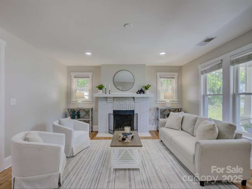 1324 35th Street, Charlotte, NC 28205.  MLS# CAR4256181, YatesRealty ID 18758. 