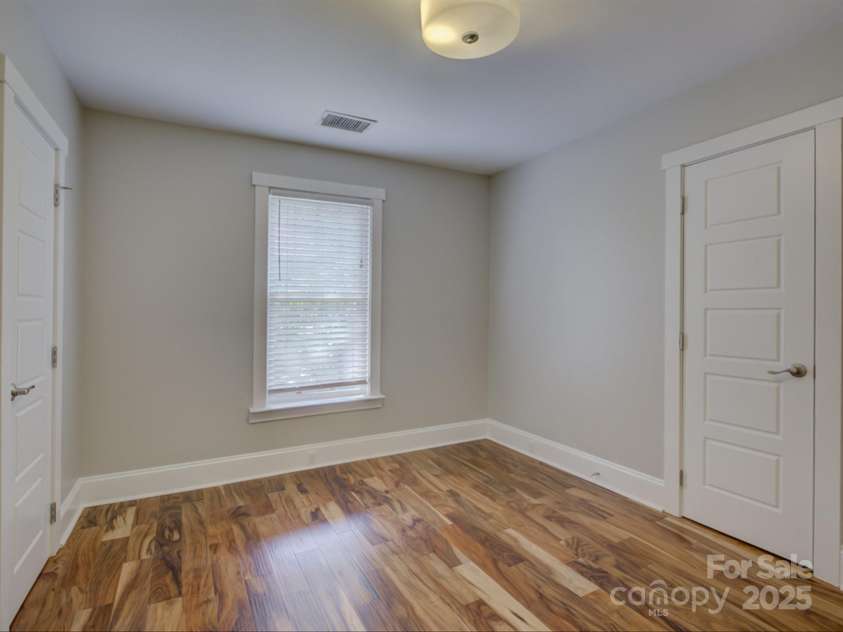 1324 35th Street, Charlotte, NC 28205.  MLS# CAR4256181, YatesRealty ID 18758. 