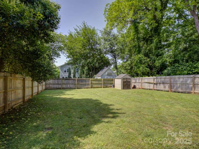 1324 35th Street, Charlotte, NC 28205.  MLS# CAR4256181, YatesRealty ID 18758. 