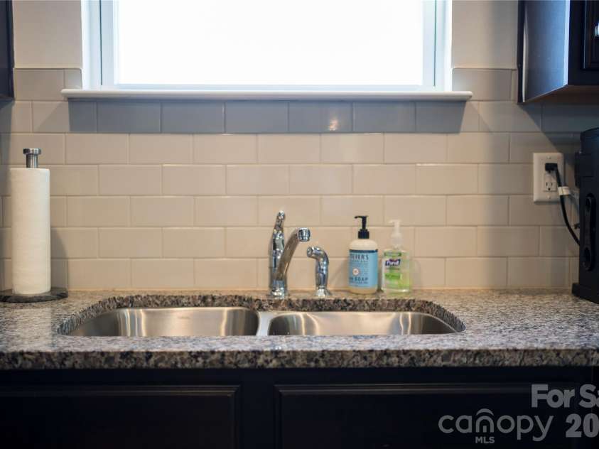 141 Amblers Knoll Road, Weaverville, NC 28787.  MLS# CAR4367667, YatesRealty ID 18758. Double sinks and granite counters