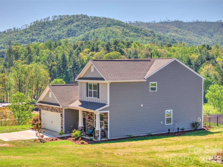 141 Amblers Knoll Road, Weaverville, NC 28787.  MLS# CAR4367667, YatesRealty ID 18758. Settle down right here!