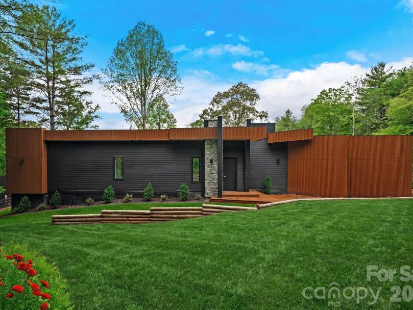 200 Manchester Way, Mills River, NC 28759.  MLS# CAR4389043, YatesRealty ID 1876. 