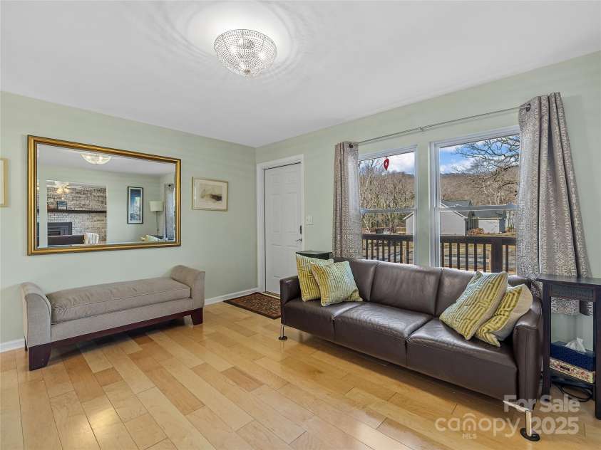 435 Thermal View Drive, Tryon, NC 28782.  MLS# CAR4334421, YatesRealty ID 1876. Come on in! 