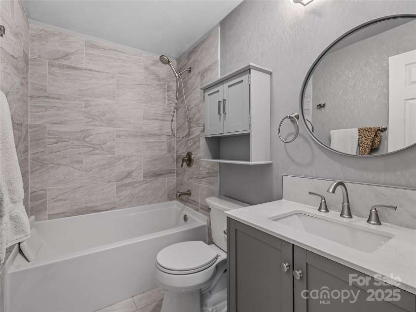 435 Thermal View Drive, Tryon, NC 28782.  MLS# CAR4334421, YatesRealty ID 1876. Guest Bath