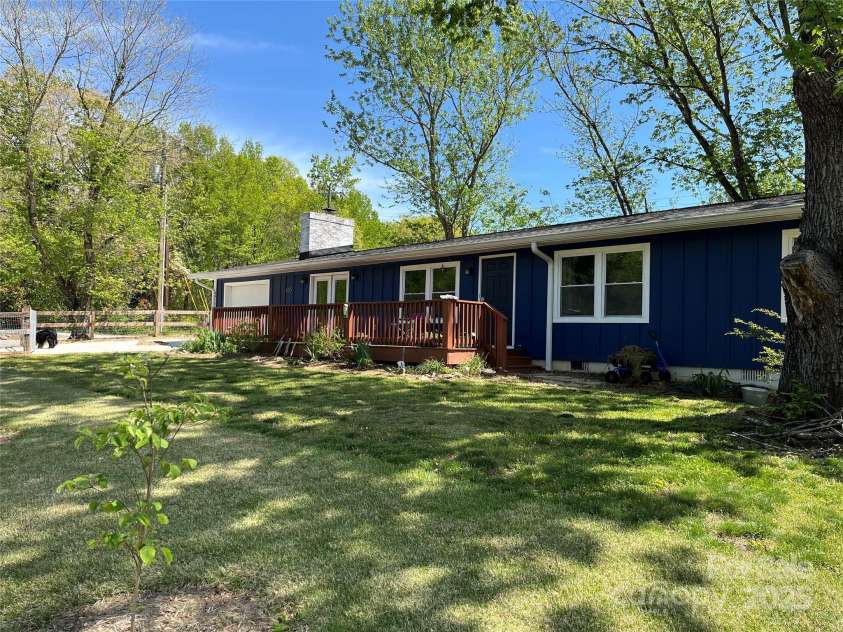 435 Thermal View Drive, Tryon, NC 28782.  MLS# CAR4334421, YatesRealty ID 1876. The home on a lovely spring day.
