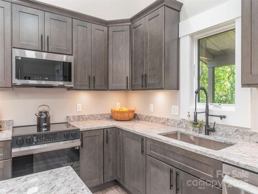 71 Scott Meadows Drive, Asheville, NC 28806.  MLS# CAR4268942, YatesRealty ID 18760. 