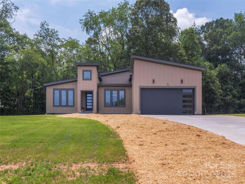 71 Scott Meadows Drive, Asheville, NC 28806.  MLS# CAR4268942, YatesRealty ID 18760. 