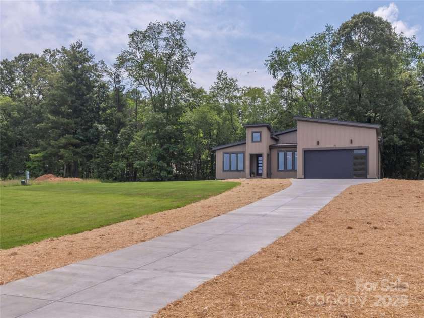 71 Scott Meadows Drive, Asheville, NC 28806.  MLS# CAR4268942, YatesRealty ID 18760. 