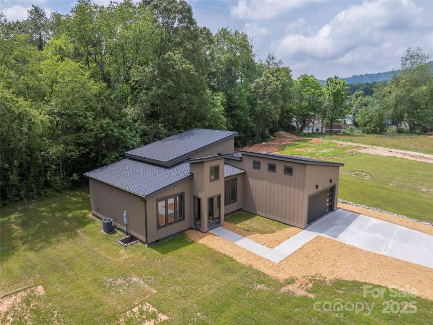 71 Scott Meadows Drive, Asheville, NC 28806.  MLS# CAR4268942, YatesRealty ID 18760. 