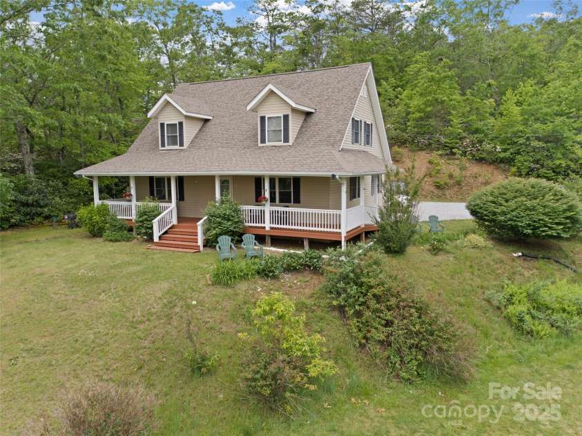 138 Down To Earth Drive, Burnsville, NC 28714.  MLS# CAR4266616, YatesRealty ID 18761. 