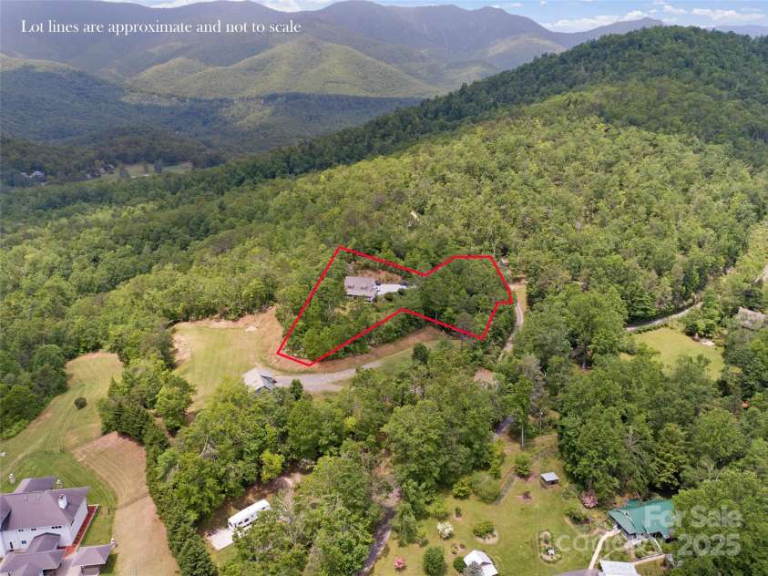 138 Down To Earth Drive, Burnsville, NC 28714.  MLS# CAR4266616, YatesRealty ID 18761. 