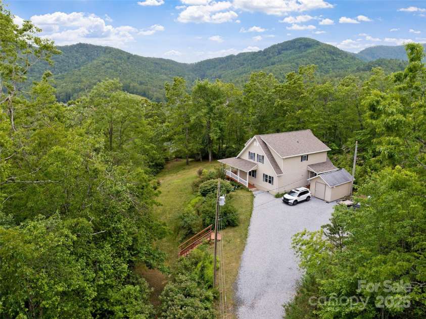 138 Down To Earth Drive, Burnsville, NC 28714.  MLS# CAR4266616, YatesRealty ID 18761. 