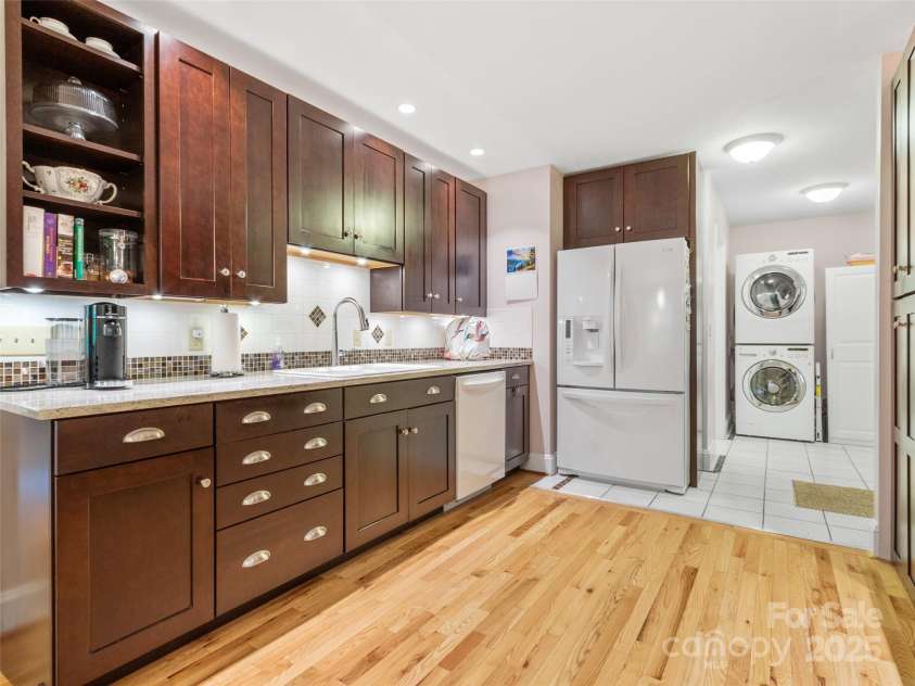 138 Down To Earth Drive, Burnsville, NC 28714.  MLS# CAR4266616, YatesRealty ID 18761. 