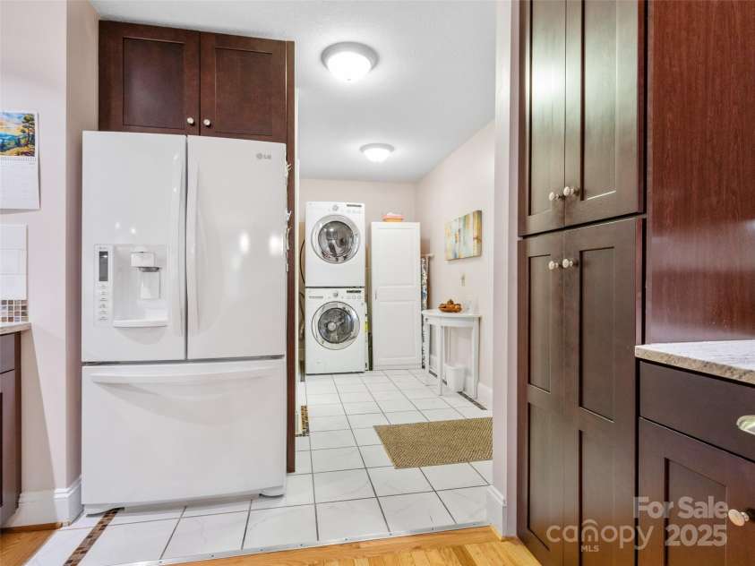 138 Down To Earth Drive, Burnsville, NC 28714.  MLS# CAR4266616, YatesRealty ID 18761. 