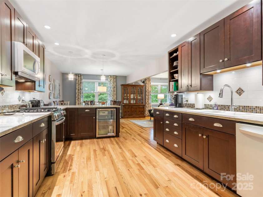 138 Down To Earth Drive, Burnsville, NC 28714.  MLS# CAR4266616, YatesRealty ID 18761. 