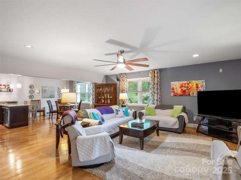 138 Down To Earth Drive, Burnsville, NC 28714.  MLS# CAR4266616, YatesRealty ID 18761. 