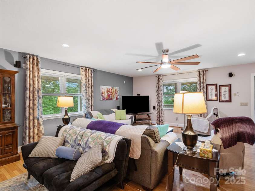 138 Down To Earth Drive, Burnsville, NC 28714.  MLS# CAR4266616, YatesRealty ID 18761. 