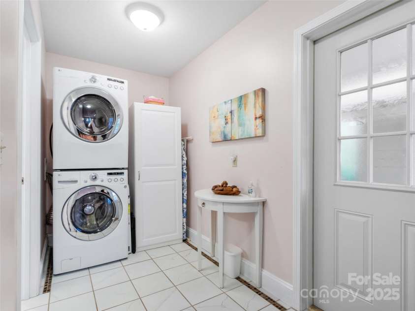 138 Down To Earth Drive, Burnsville, NC 28714.  MLS# CAR4266616, YatesRealty ID 18761. 