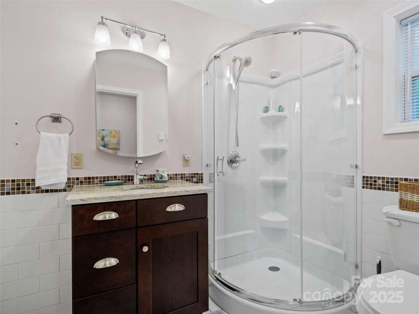 138 Down To Earth Drive, Burnsville, NC 28714.  MLS# CAR4266616, YatesRealty ID 18761. 