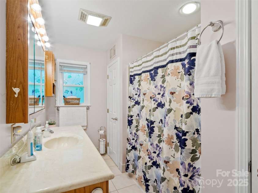 138 Down To Earth Drive, Burnsville, NC 28714.  MLS# CAR4266616, YatesRealty ID 18761. 