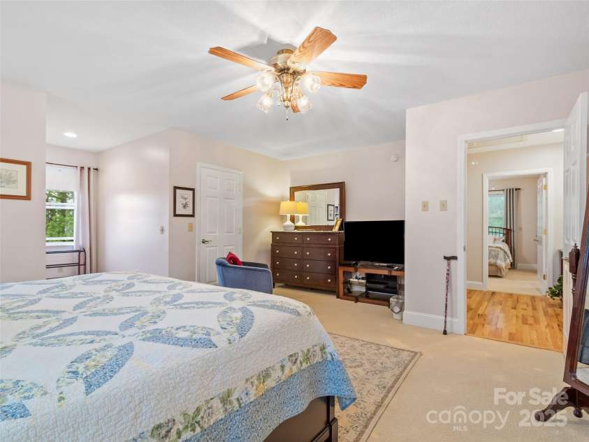 138 Down To Earth Drive, Burnsville, NC 28714.  MLS# CAR4266616, YatesRealty ID 18761. 