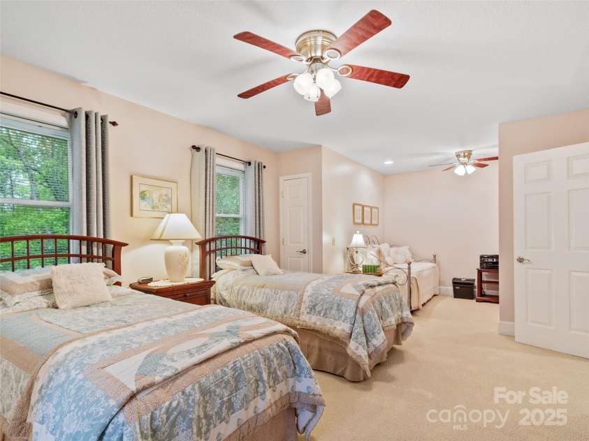 138 Down To Earth Drive, Burnsville, NC 28714.  MLS# CAR4266616, YatesRealty ID 18761. 