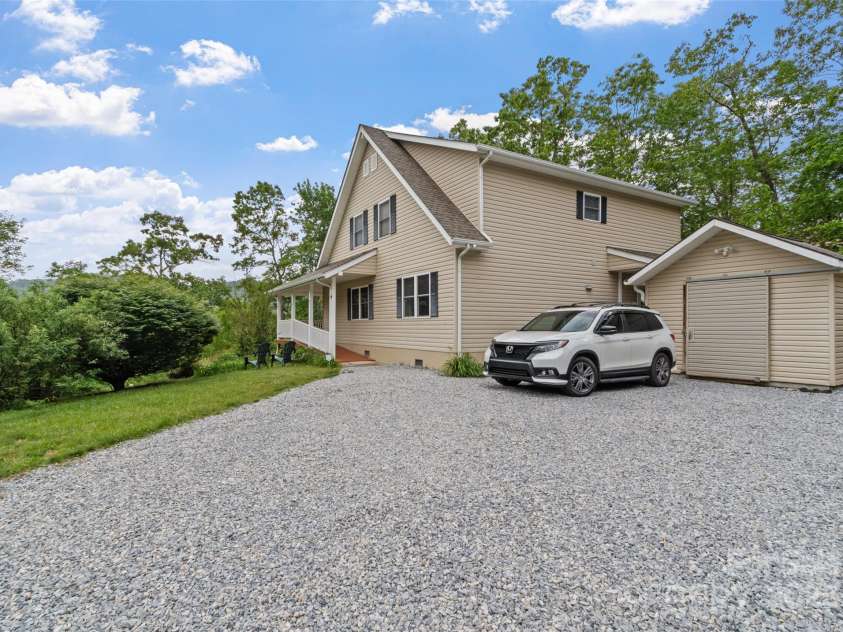 138 Down To Earth Drive, Burnsville, NC 28714.  MLS# CAR4266616, YatesRealty ID 18761. 