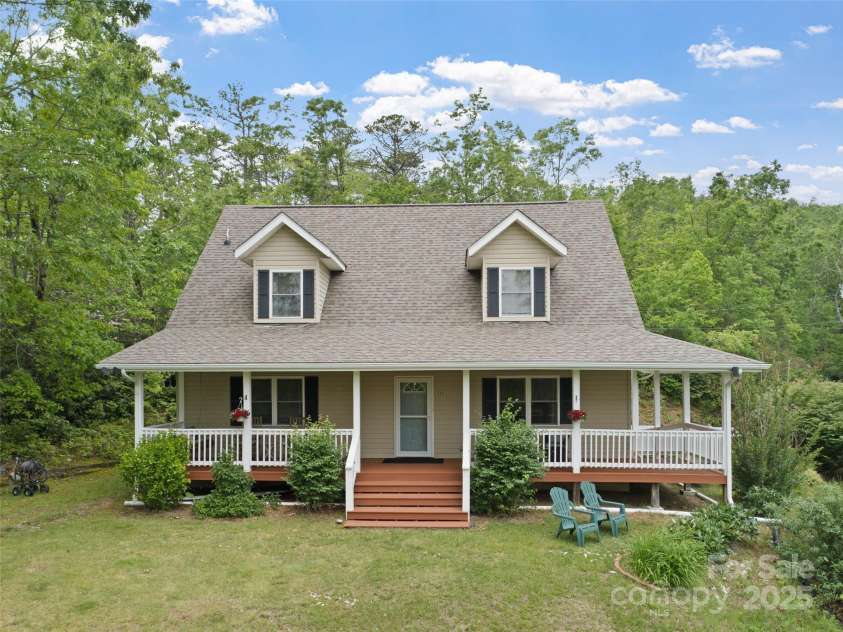 138 Down To Earth Drive, Burnsville, NC 28714.  MLS# CAR4266616, YatesRealty ID 18761. 